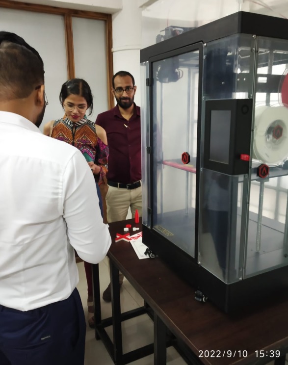 Alumni Tour of IDEA Lab